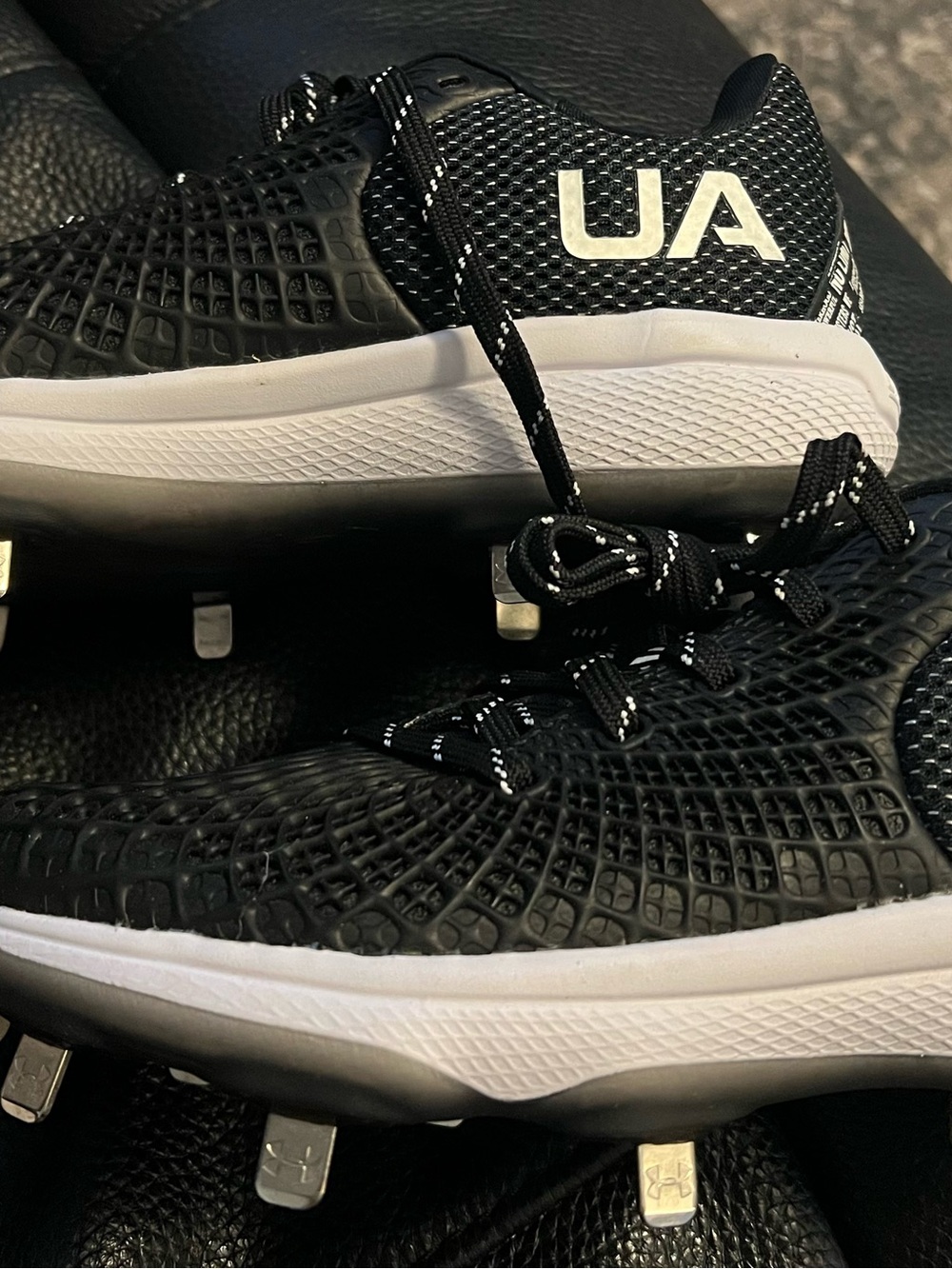 Under Armour UA W Glyde 2.0 MT Womens Black and White Cleats 7.5
